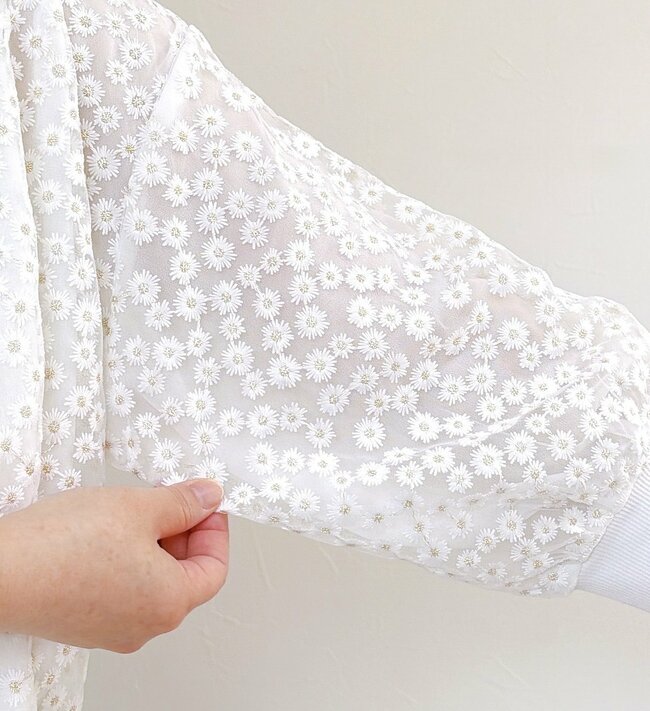 「一目で惹かれました」「高級感があります！」ハニーズの“ふんわりカーディガン”がオシャレだと大好評…！「チュールに花柄が可愛い」