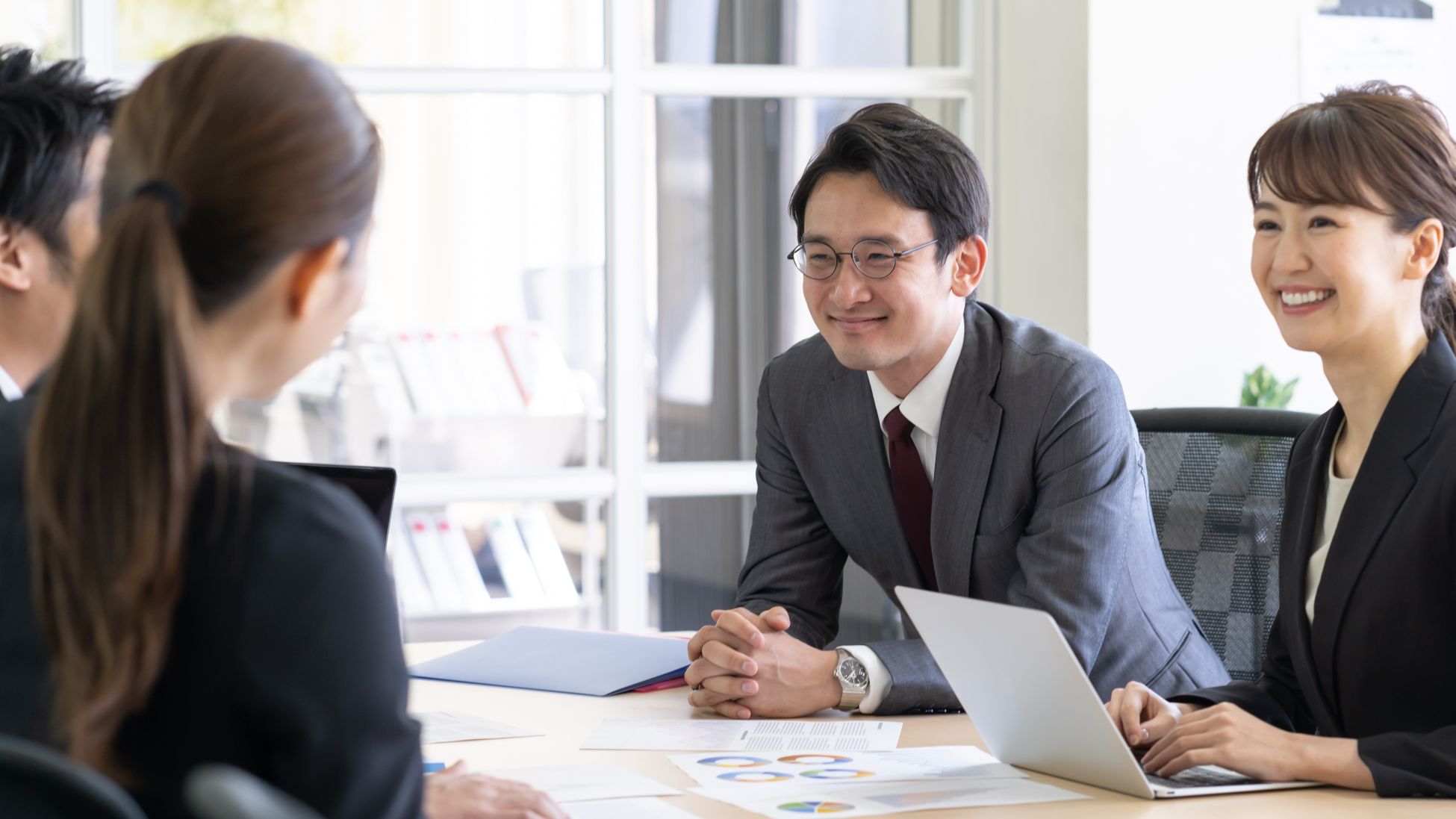 時代遅れの会議をする会社