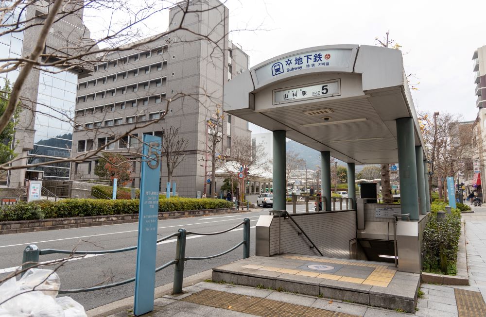 金利上昇で「経営が危うくなる」鉄道会社・路線は?“マイナス金利解除”の衝撃迫る