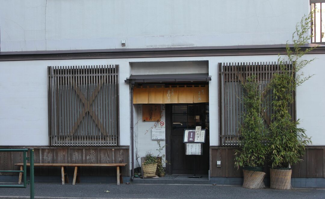 根津「よし房・凛」――蕎麦料理独特の手仕事が光る。下町風情の味わいを肴にゆっくりと飲みたい