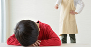 子どもを巧妙に支配する「毒親」の正体、罵倒する、自立を阻む…