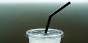 紙ストロー化の波、本当にエコなのか？“プラストローよりもCO2排出”の調査結果も