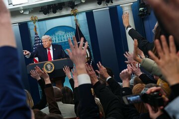 対イラン「決定的」軍事選択肢、トランプ氏が検討