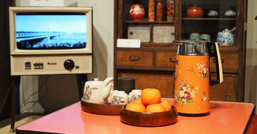 象印の花柄ポット、青い羽根の扇風機…「昭和すぎる家電」がZ世代にウケる理由