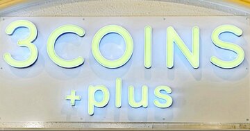 お薬手帳がすっぽり入った!3COINSの“ぺたんこポシェット”お財布いらずで外出できて便利!「扱いやすい」「買い足します!」《購入レビュー》
