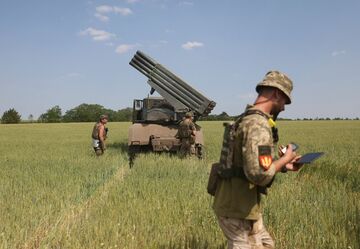マスク氏の衛星通信、ウクライナの戦い下支え