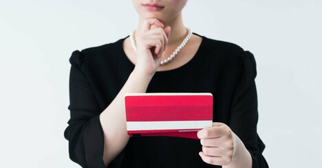 親の死亡直前に預金を引き出すと国税に狙われる!?葬儀代・生活費の正しい準備法