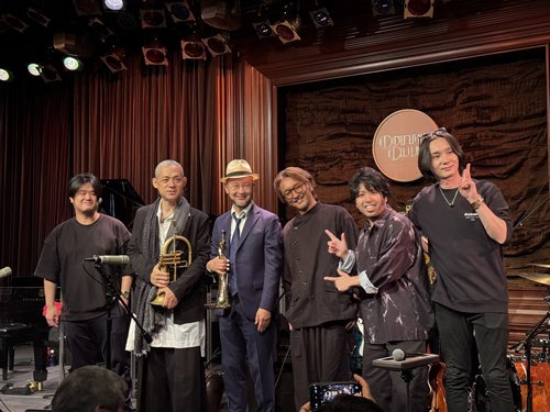 出演者全員がステージ上へ