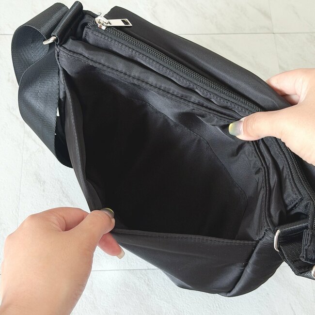 「毎日使っています」ハニーズの“ポケットたくさんバッグ”が収納力たっぷりで感動!「色違いも欲しくなりました」「サイズ感がちょうどいい」《購入レビュー》