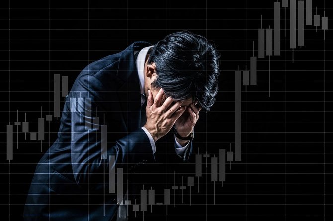 株価下落に苦しむ投資家