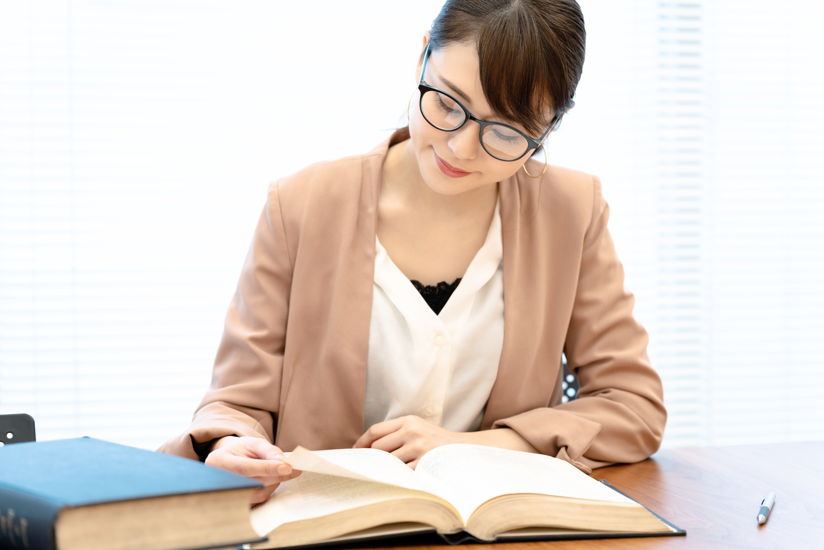 【年収1億円の習慣】人の「2倍」学べる方法は、「短所」も「長所」も両方見ること