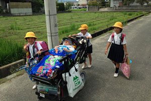 地域の学校へ通学する人工呼吸器を装着する重度障害児が健常児と通学(広島県)