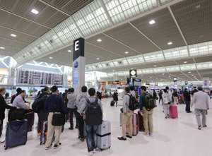 燃油サーチャージ、航空会社は好業績なのに復活した理由