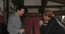 司之介(岡部たかし)、ぼったくりすぎでしょ…「牛乳1本20銭」でカモにされっぱなしのヘブン〈ばけばけ第23回〉