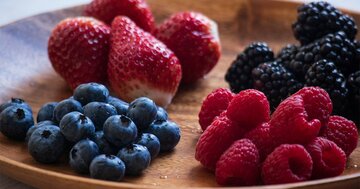 認知機能の低下を防ぐ食べ物…ベリー類やお茶、ワインが有効な可能性