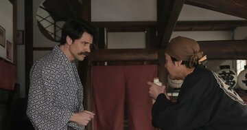 司之介(岡部たかし)、ぼったくりすぎでしょ…「牛乳1本20銭」でカモにされっぱなしのヘブン〈ばけばけ第23回〉