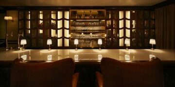 銀座の会員制バー「VILLA FOCH GINZA」を超お得に利用する方法！「ラグジュアリーカード」で入会金と月会費が無料になり、特別メニューも注文できる！