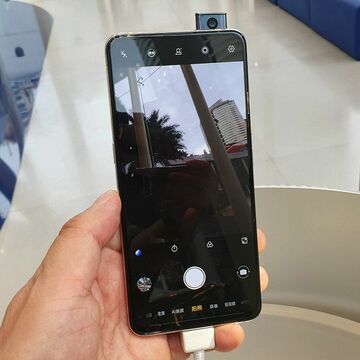 深センに出現したVivoの巨大ショールームで最新スマホを体験
