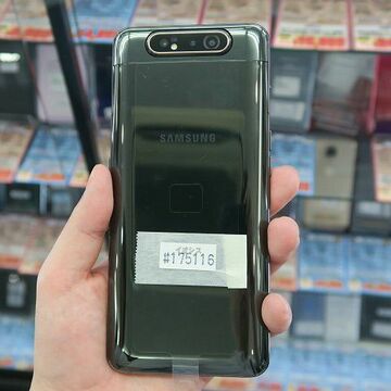 飛び出して1回転するカメラ搭載のスマホ「Galaxy A80」