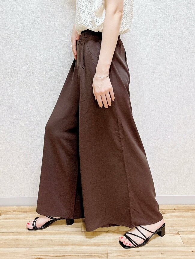 「サラッとはけて楽ちん」グローバルワークの“スカートみたいなワイドパンツ”快適すぎて毎日はきたい！「真夏も涼しくはけそう」「リラックスできます」