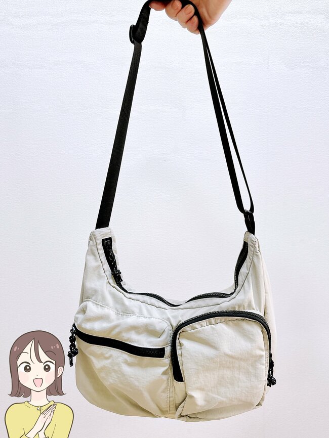 雨の日もガンガン使える!グローバルワークの「軽量ショルダーバッグ」荷物がたっぷり入って便利!【購入レビュー】