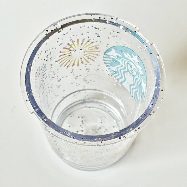 【スタバ】「つい買っちゃった」「花火柄かわいい」夏限定の“夜空みたいなミニカップ＆ポーチ”ドリンク券付きで嬉しすぎる！《購入レビュー》