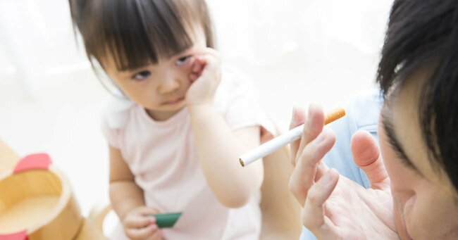 子どもの前での喫煙が「児童虐待」になる日は近い？日本が問われる人権意識