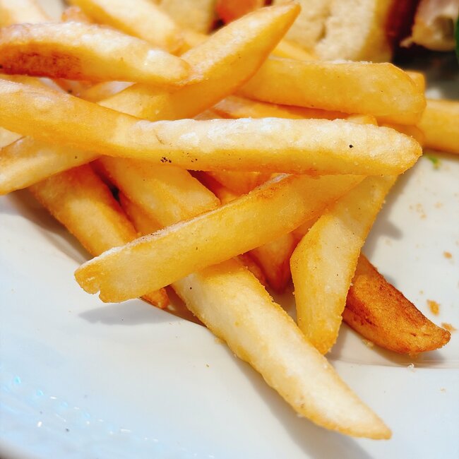 「子どもの頃からずっと好き」ロイヤルホストの“てんこ盛りサンド”お肉が3種類入りで贅沢すぎる！「具がボリューミーでおいしかった」「かなりお腹いっぱいになる」