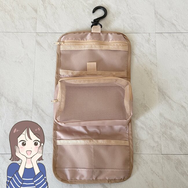 旅行の洗面グッズがまるっと入った！ダイソー姉妹店の「浮かせるポーチ」収納力がスゴいんです！