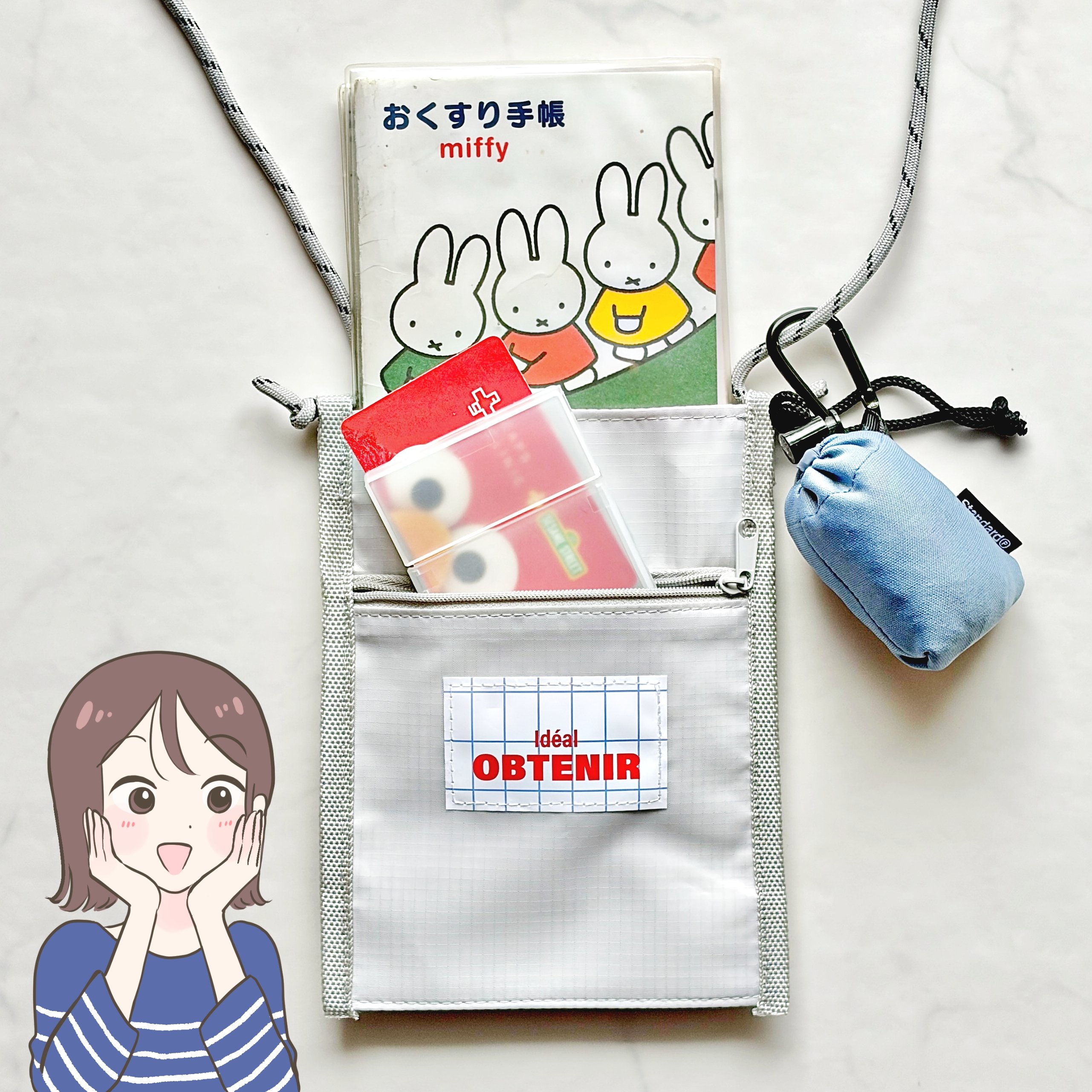 おくすり手帳がジャストフィット!3COINSの“ぺたんこショルダー”アイデア次第でいろいろ使えそう!「薄く軽くて便利」「いろいろなものが入れられそう」「これからたくさん使います」【購入レビュー】