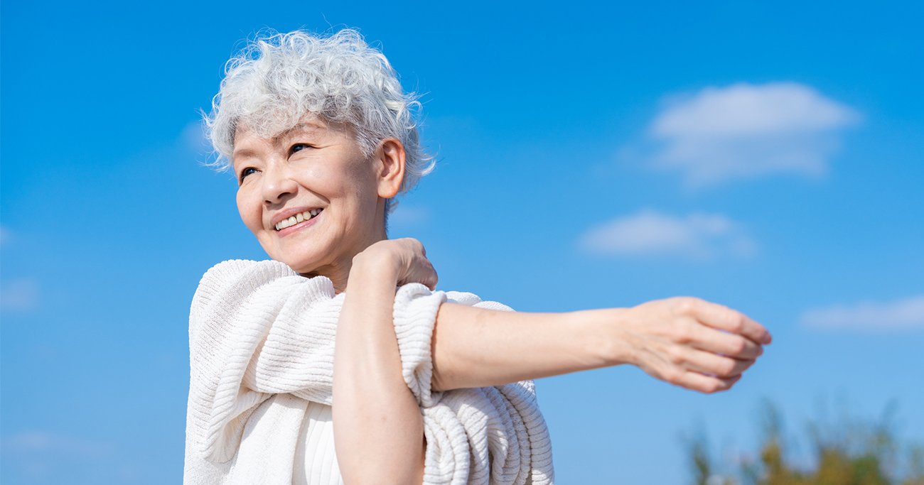 若々しいシニア女性
