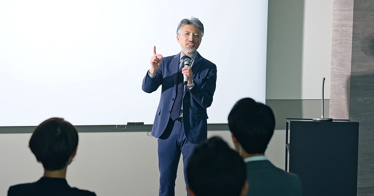 デキるリーダーは「声が低い」。では、「声が高い」人が信頼されるには？答えは「孫正義のプレゼン」にある！
