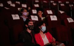 「ゴジラvsコング」好調、米映画館の交渉力増すか