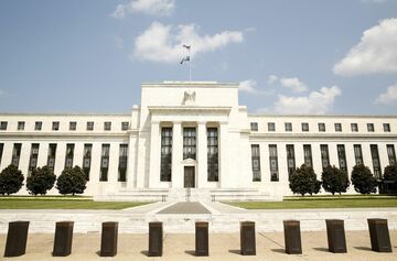 量的引き締めでも米金利低下、思わぬ援軍とは？