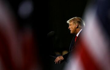 トランプ氏コロナ陽性、迷路さまよう大統領選
