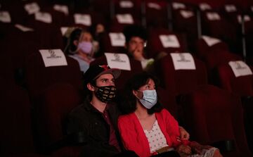「ゴジラvsコング」好調、米映画館の交渉力増すか
