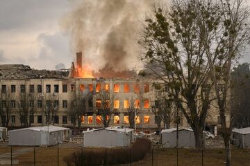 ロシア、ウクライナの首都キエフに爆撃再開