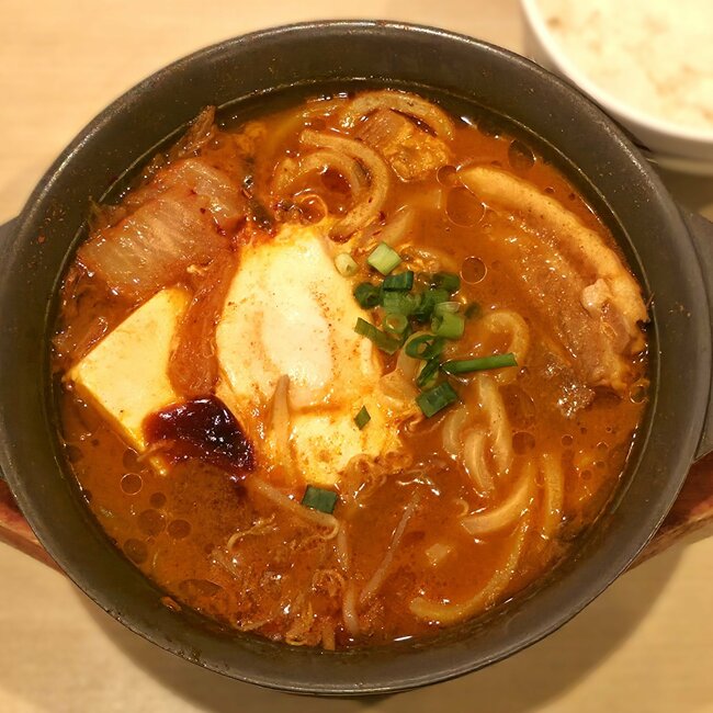 「全人類食べて欲しい」ガストの“うま辛チゲ鍋”が何度でも食べたくなるくらい美味しい！「多分過去一うまい」「また食べたい」