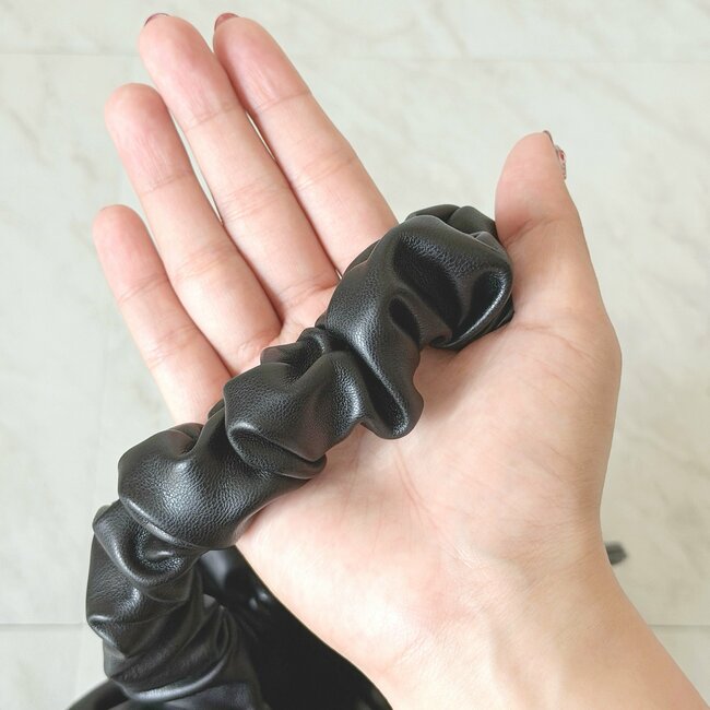 600mlペットボトルがすっぽり入る!3COINSの“高見えバッグ”ころんとしたフォルムがかわいい!「今年のベストバイです!」「ちょうど良いサイズ感」「可愛くて気に入っています」《購入レビュー》