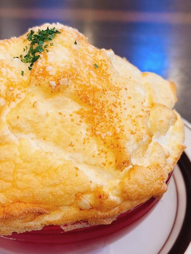 「いや、デカすぎるだろ…！」星乃珈琲の“ふわふわドリア”迫力すごくて笑っちゃう！「想像以上のボリューム」「めちゃ美味しくて衝撃」