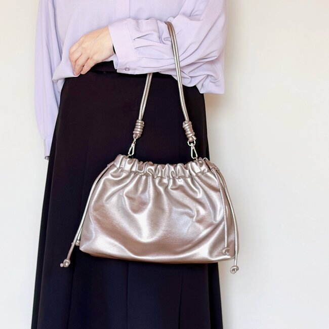 考えた人、天才すぎない?3COINSの“LEDミラーがついたモバイルバッテリー”メイク直しができて便利すぎる!「見た目も可愛い」「すごく良いです」