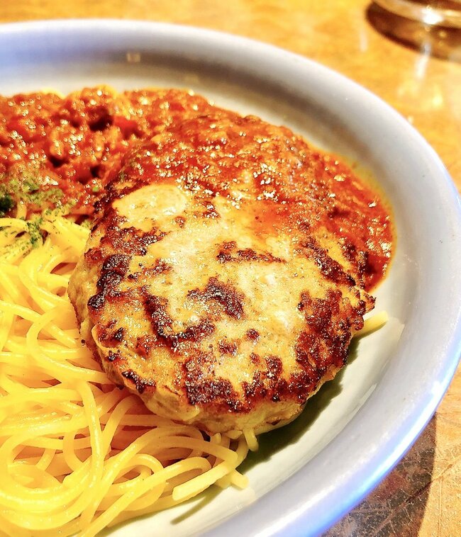 こりゃ何度もリピートしたくなるわ…！びっくりドンキーの“よくばりメニュー”2つのご馳走が楽しめて贅沢！「定期的に食べに行く」「びっくりドンキーで一番好き」