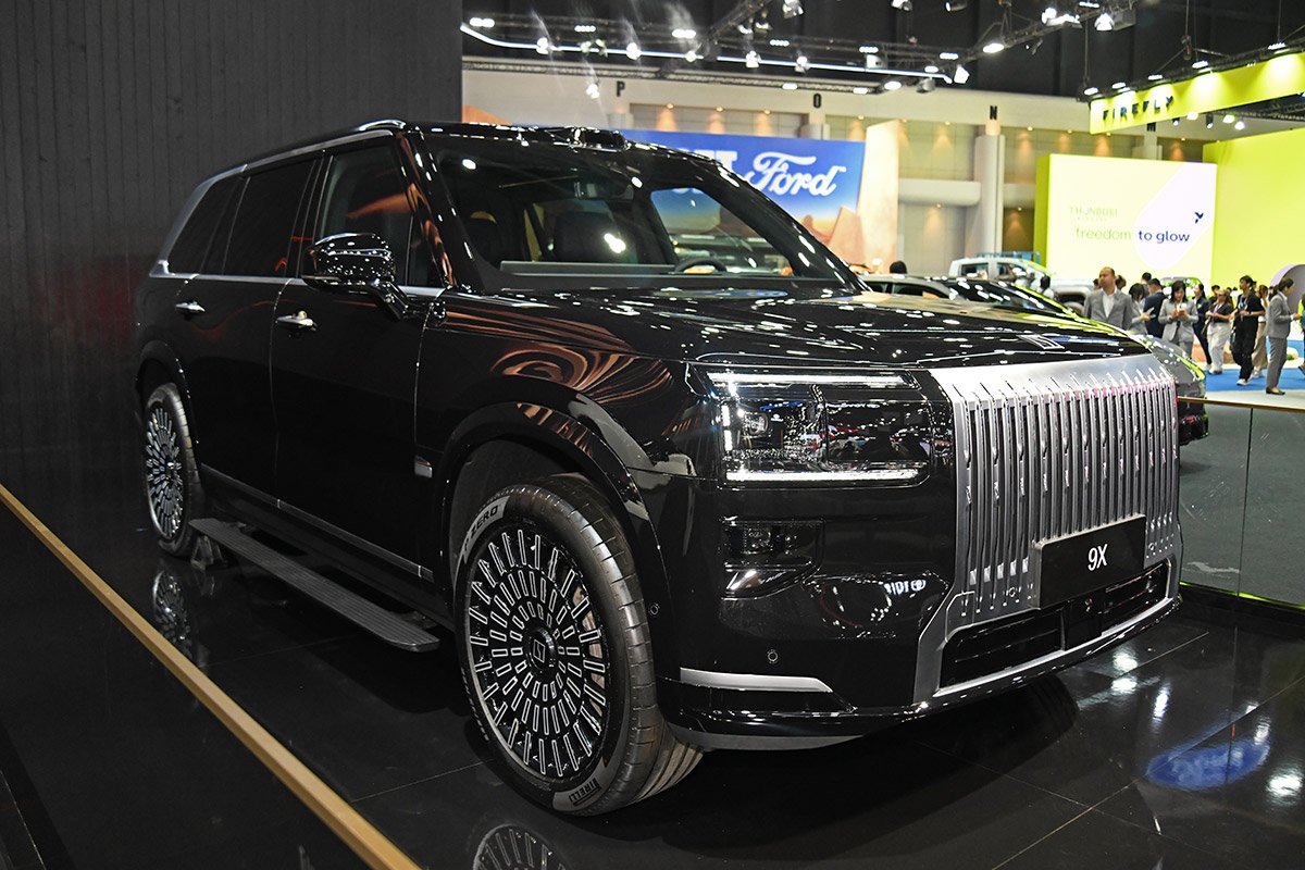 2リットルエンジンとモーターを組み合わせたPHEV。出力はなんと1400馬力というバケものレベル