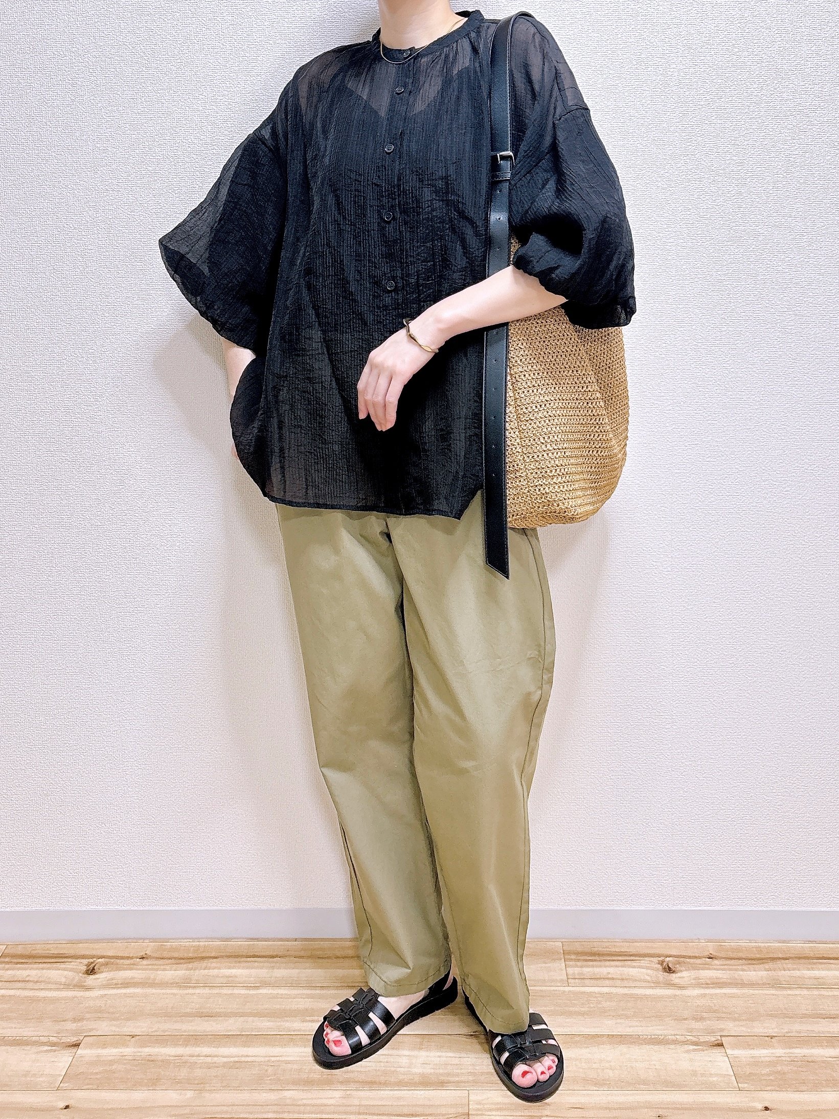 「高見え商品です」「荷物がたくさん入る」GUの“2990円バッグが”オシャレな上に大容量！「50代でもラフすぎずに持てそう」《購入レビュー》