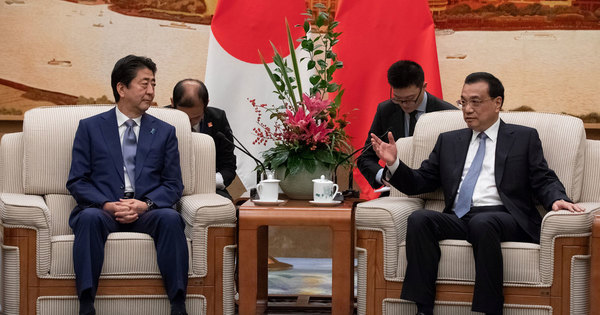安倍晋三首相が中国を訪問, 李克強首相と会談した
