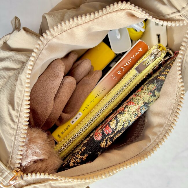 「再入荷で買えました」3COINSの“ポケットたくさんバッグ”収納力すごすぎる！「毎日使っています」「買って正解でした！」