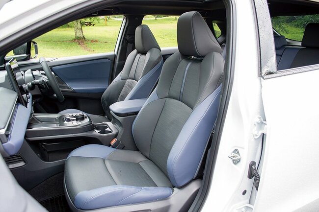 SUBARUソルテラET-HS（AWD）前席