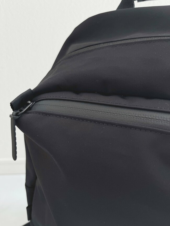 「コスパ爆発です」ユニクロの“大容量リュック”通勤や旅行で使えて優秀すぎる！「おしゃれで収納力も抜群」「本当に買ってよかった！」