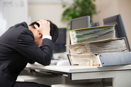 日本の生産性の低さは、賃金の低さやブラック企業の跋扈が示しています