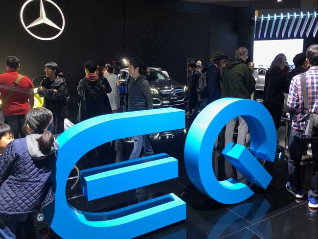 ダイムラーはプレミアムなEVイメージの訴求を進めている。東京モーターショー2019
にて